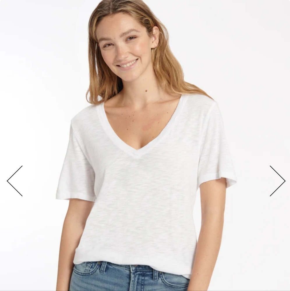 NWT Splendid Everly Slub V-Neck Tee in White, Size SMALL and MEDIUM available
